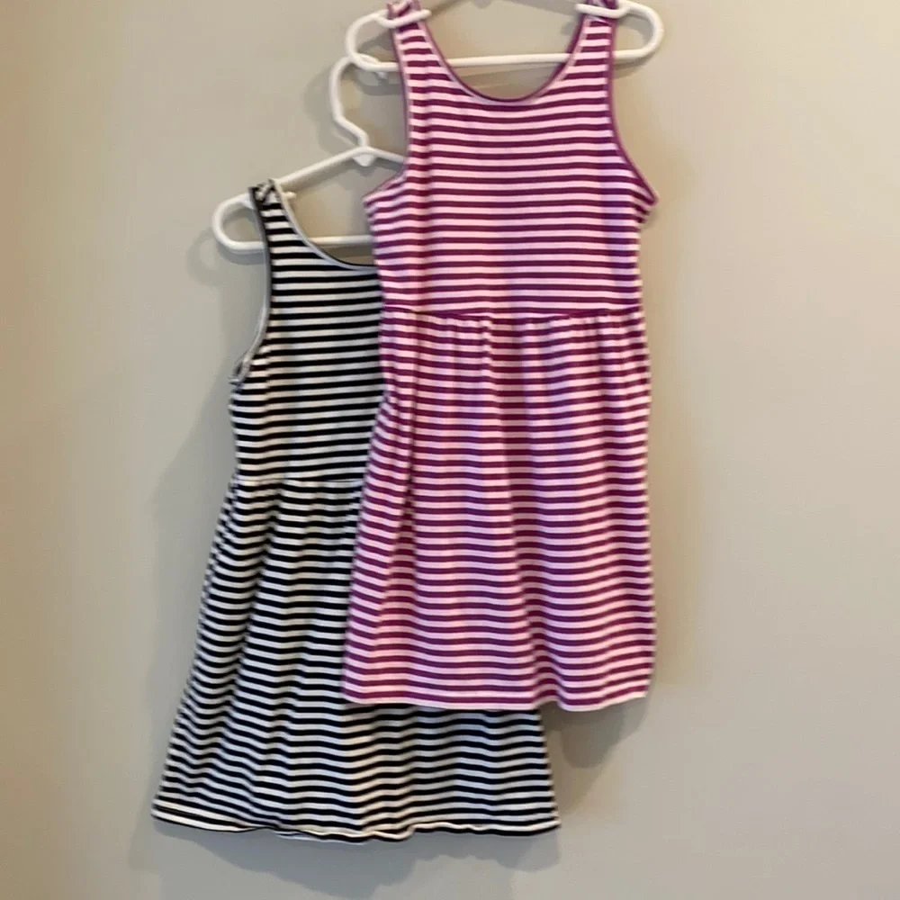 Old navy. girls sleeveless tank dress.  size M (8). Stripes. Sundress